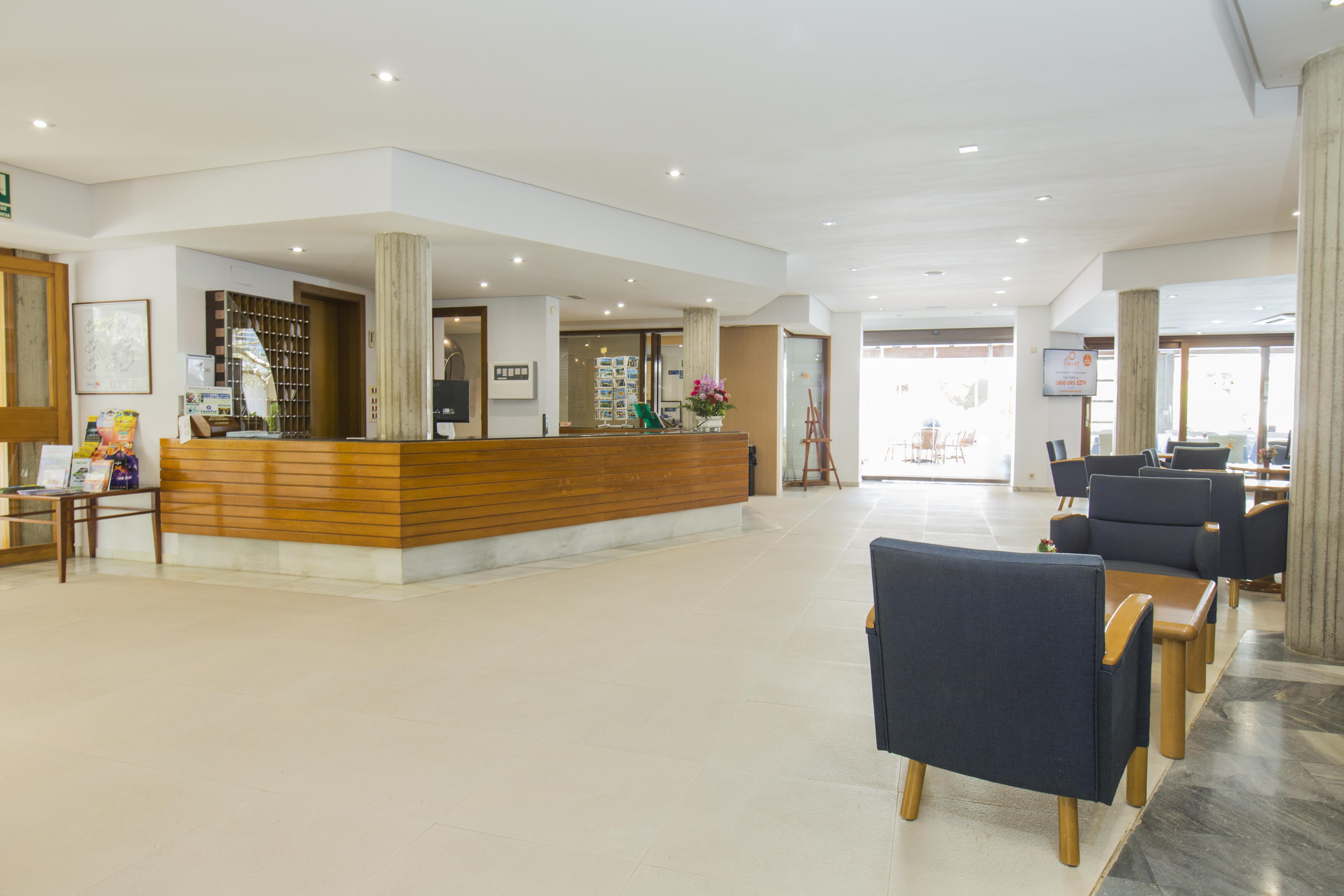 Aparthotel Flora 3*