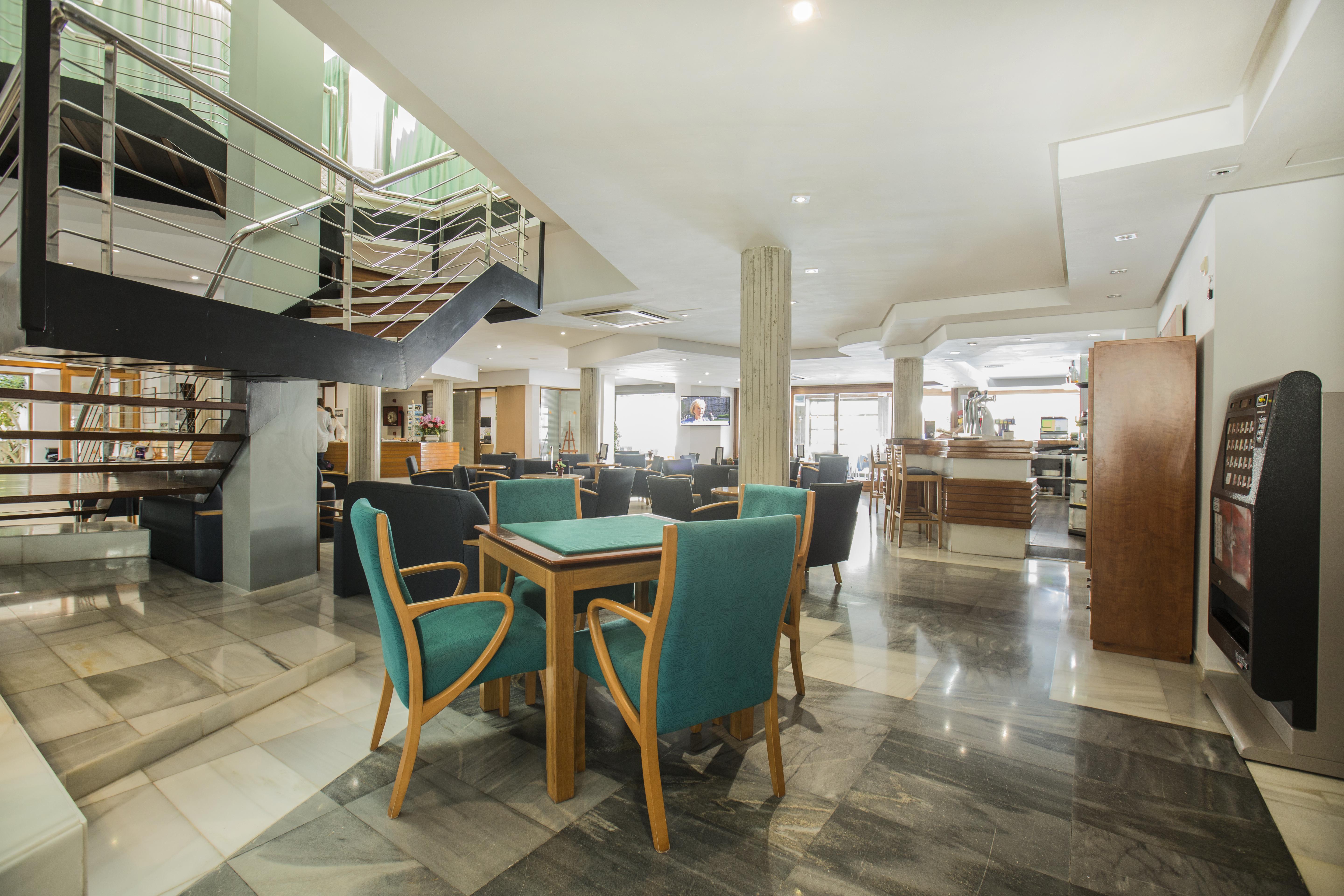 Aparthotel Flora 3*