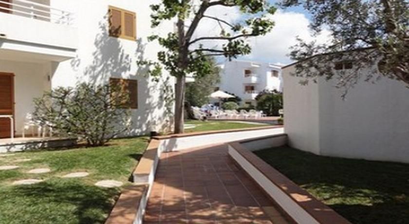 Flora Aparthotel 3*