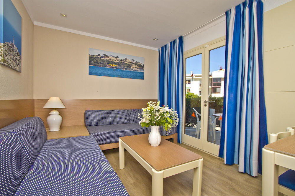 Flora Aparthotel